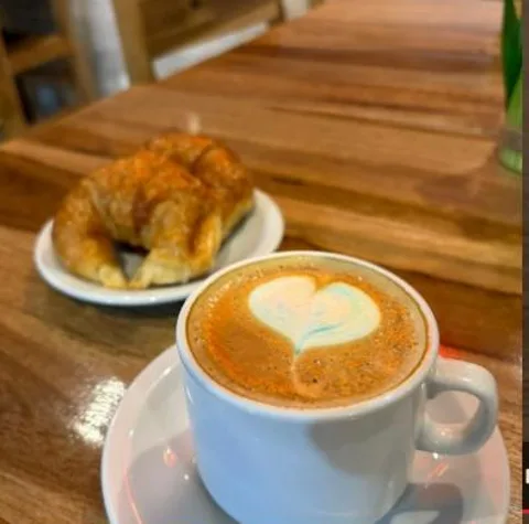 Café con medialunas en El Gauchito