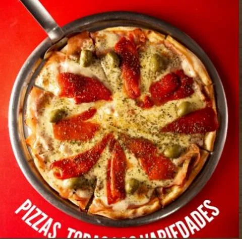 Pizza a la piedra de jamón y morrones de El Gauchito