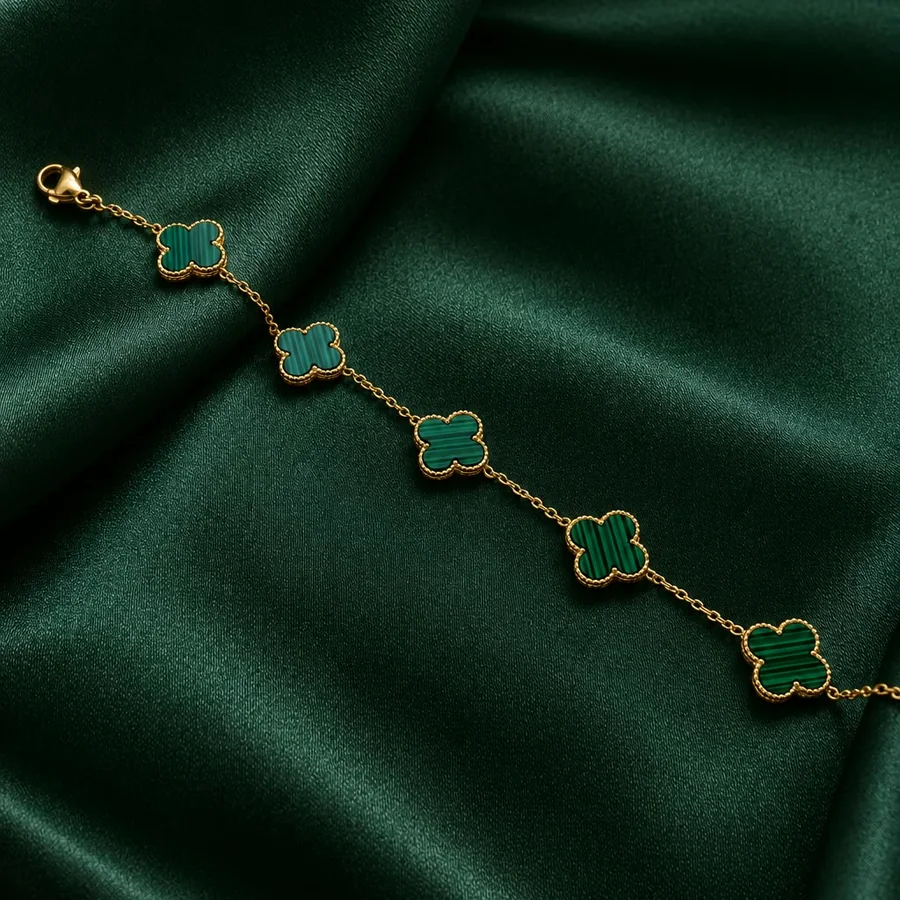 Pulsera Van Cleef de tréboles verdes bañada en oro